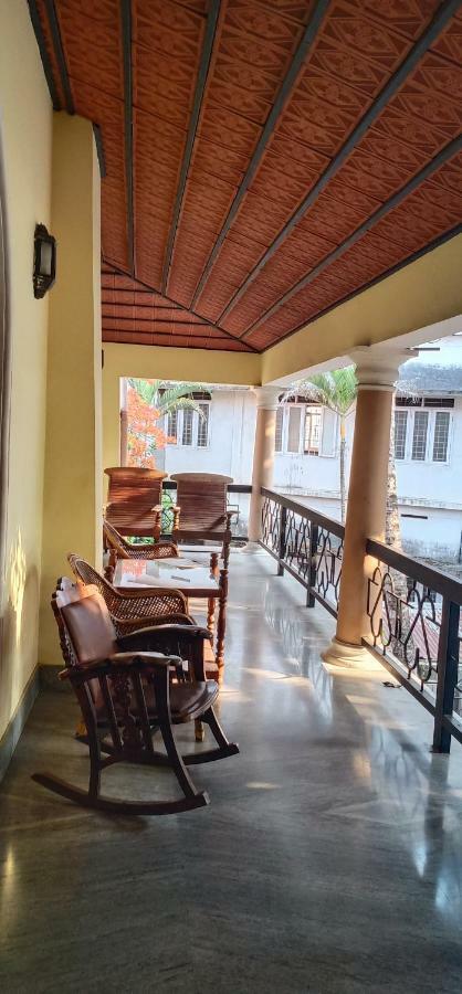 Ballard Bungalow Kochi Buitenkant foto